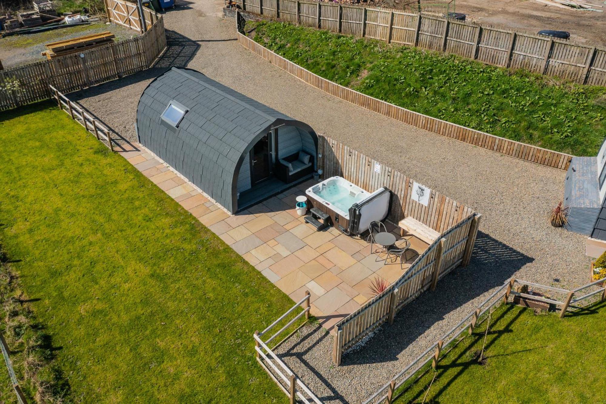 Thistle Pod Farm With Hottub Sleeps 2 Galston (East Ayrshire)